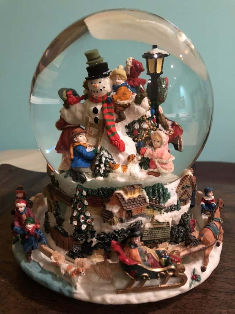 Can You Bring Glass on a Plane in Carry On? 3 What types of glass can't you bring in your carry on - snow globe