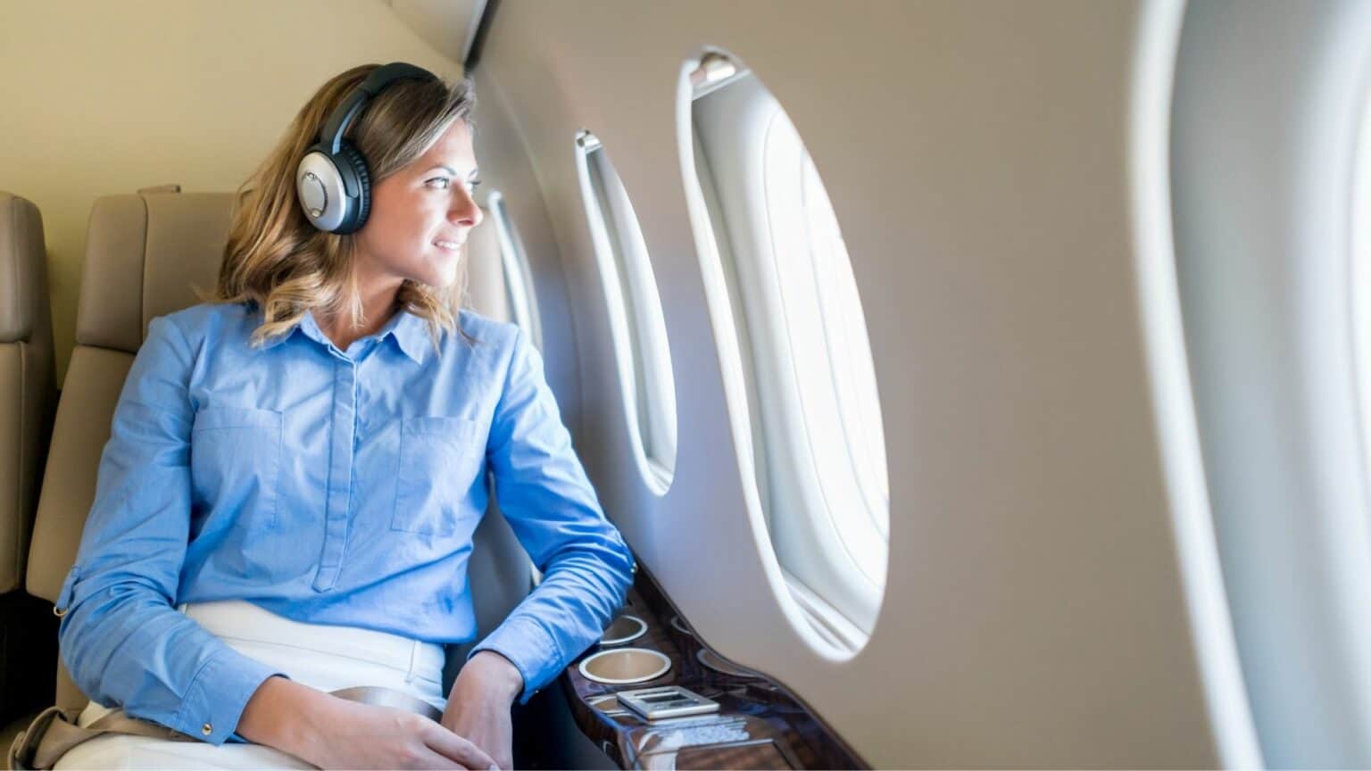 Bluetooth Headphone On A Plane 1536x864 