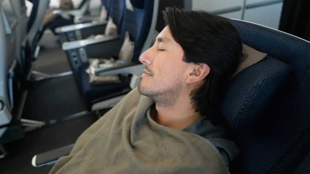 can i bring a blanket on a plane