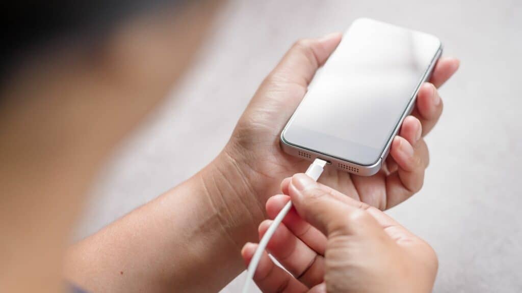 can-you-charge-your-phone-on-a-plane-travel-easier