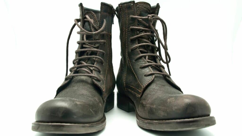 Can You Wear Steel Toe Boots on a Plane through airport security