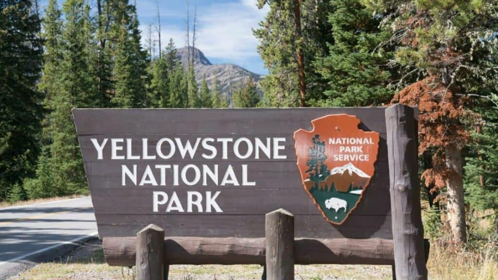 Which Airport for Yellowstone National Park 