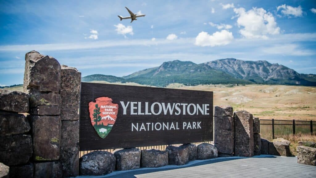 Which Airport for Yellowstone National Park_West Yellowstone Airport (WYS), Montana