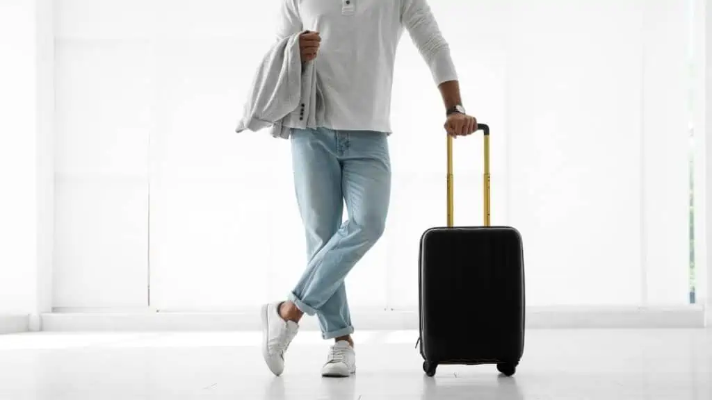 What To Wear On A Plane In Summer For Men 