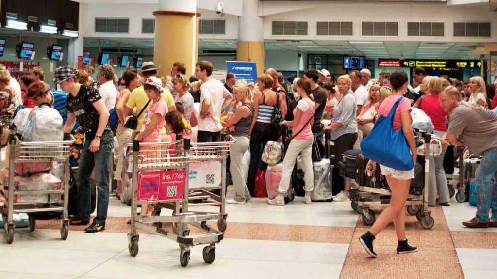 Is It Better to Check-In Online or At the Airport?