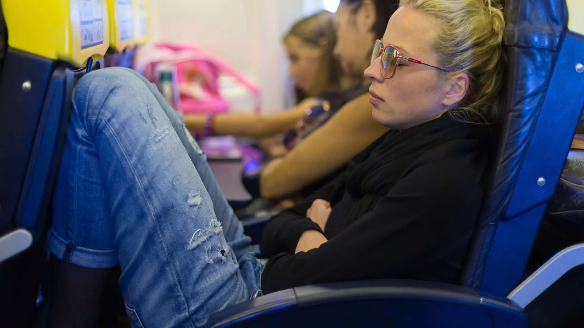 Best Inflatable Foot Rest for Travel that Actually Work 1 best airplane footrest